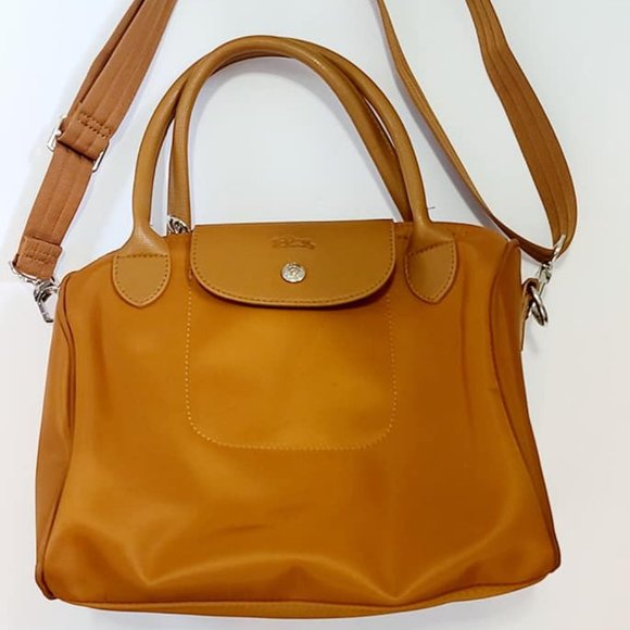 Longchamp Handbags - 👜 Longchamp Le Pliage Bag w/ Strap